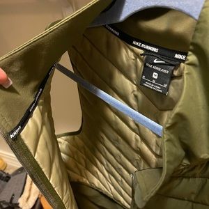 NWT Nike Aerolayer green running vest medium